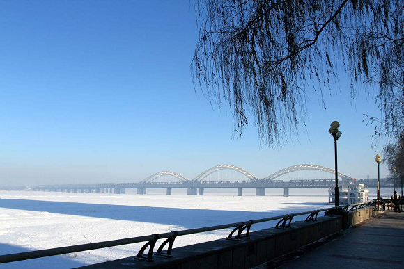 冰雪旅游再升级 哈尔滨启航冰雪汽车旅游蓝海