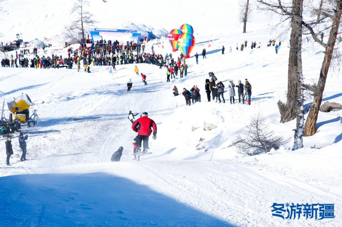 阿尔泰山可可托海国际滑雪场开业 千米落差雪道创中国之最